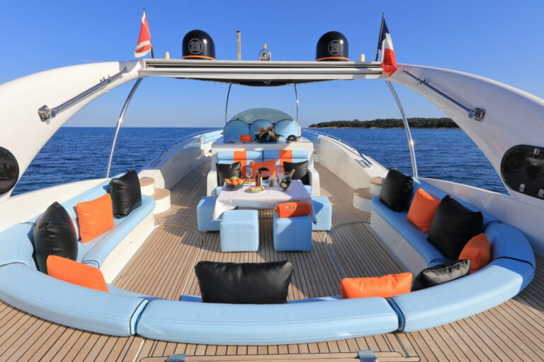 Wide angle view of the deck, we can sea many seats and large shadows