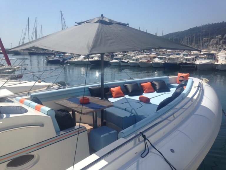 The large umbrella at the bow of the boat, protecting the guest from the hot sun of the caraibeans