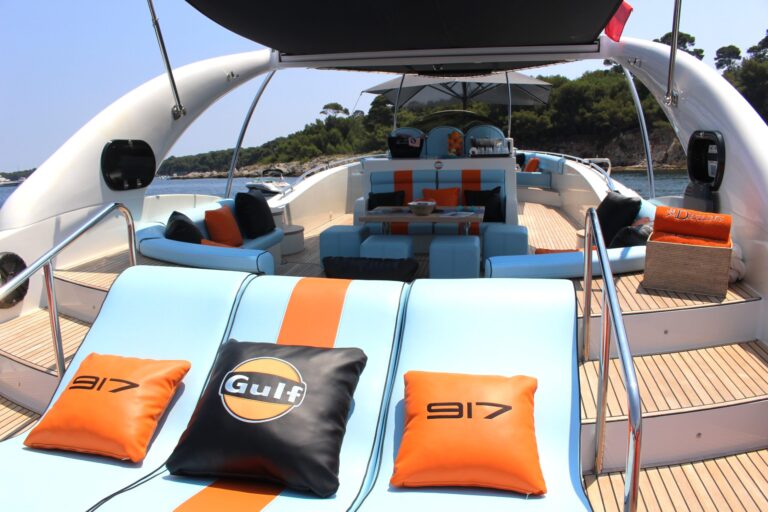 3 large and comfy sunbed with theire beautiful gulf 917 pillows